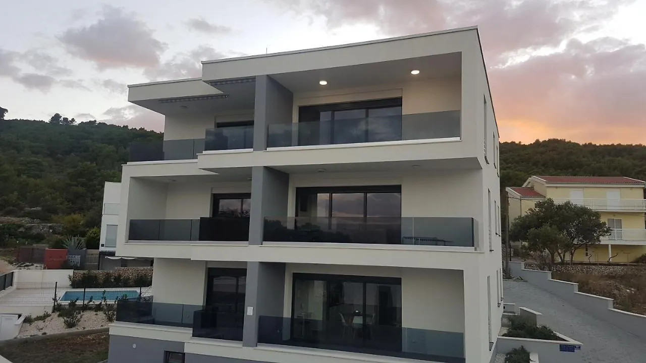 Apartments4Friends Apartment Nina 슬라티네 0*,